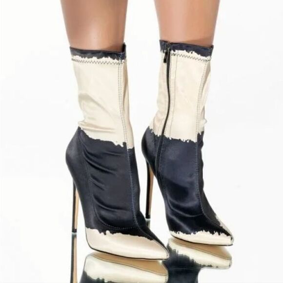 AZALEA WANG WEST COAST STILETTO BOOTIE BLACK AND CREAM SIZE 7.5 - Picture 1 of 4